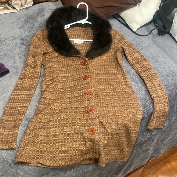 Sweater - Picture 3 of 3